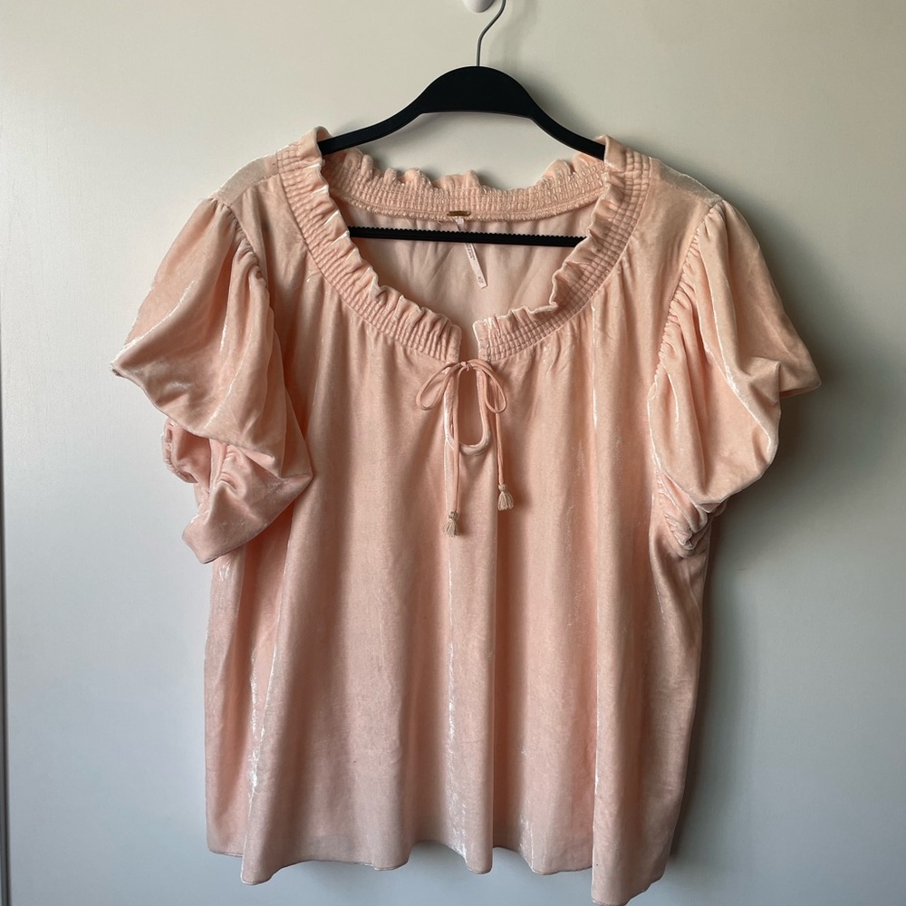 Free People pale pink puffy Sleeve cropped Blouse size XL